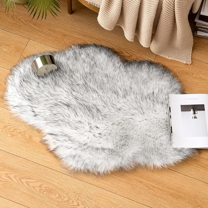 MIULEE Fluffy Rug Soft Shaggy Faux Fur Area Rug Luxury Plush Cloud Shape Carpet for Bedroom Living Room Sofa Chair 2 x 3 Feet, Gradient Grey