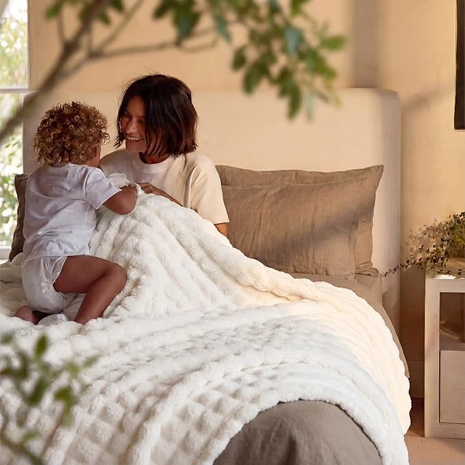 Bedsure 3D Fleece Bubble Blanket - GentleSoft White King Blanket for Bed Sofa Room Decor - Luxury Soft Cozy Gifts for Kids, Lightweight, All Seasons, Off White, 108"×90"