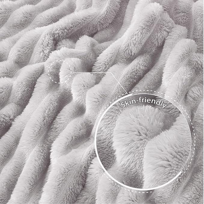 Exclusivo Mezcla Fleece Throw Blanket for Couch, Super Soft Striped Jacquard Bed Blanket, Lightweight Fuzzy Cozy for All Seasons, 50x60 Inches, Light Grey