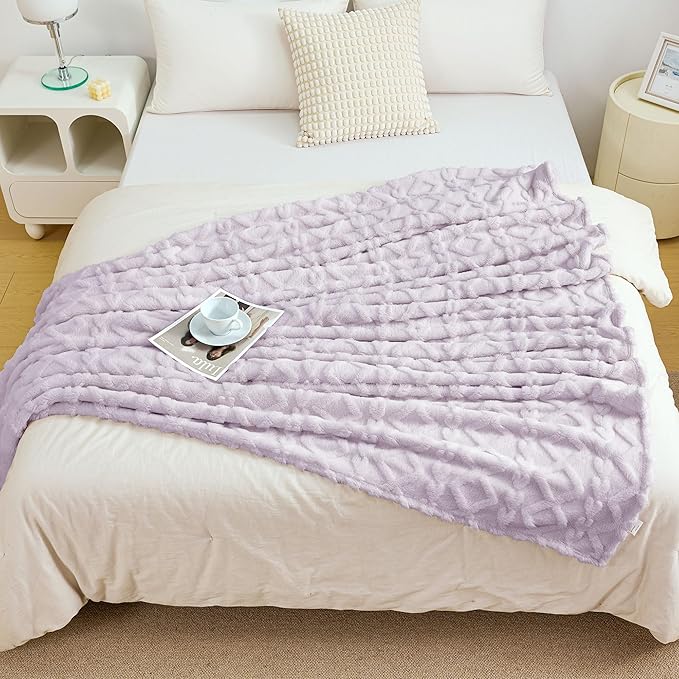 Aganear Flannel Throw Blanket - Cozy Soft Fuzzy Throw Blanket for Women Portable Throw Blankets for Couch, Warm Present for Birthday, Christmas, Halloween, Housewarming(50"x60")
