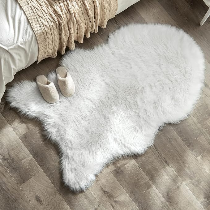 MIULEE Luxury Super Soft Fluffy Area Rug Faux Fur Plush Large Sheepskin Rug Decorative Christmas Shaggy Carpet for Bedside Sofa Floor Nursery 3 x 5 Feet, White
