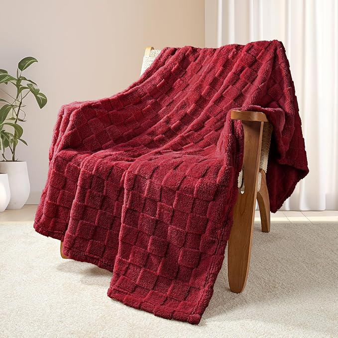 Exclusivo Mezcla Fleece Throw Blanket for Couch,Super Soft and Warm Lightweight Checkered Pattern Blankets for All Seasons, 50x60 Inches, Deep Red