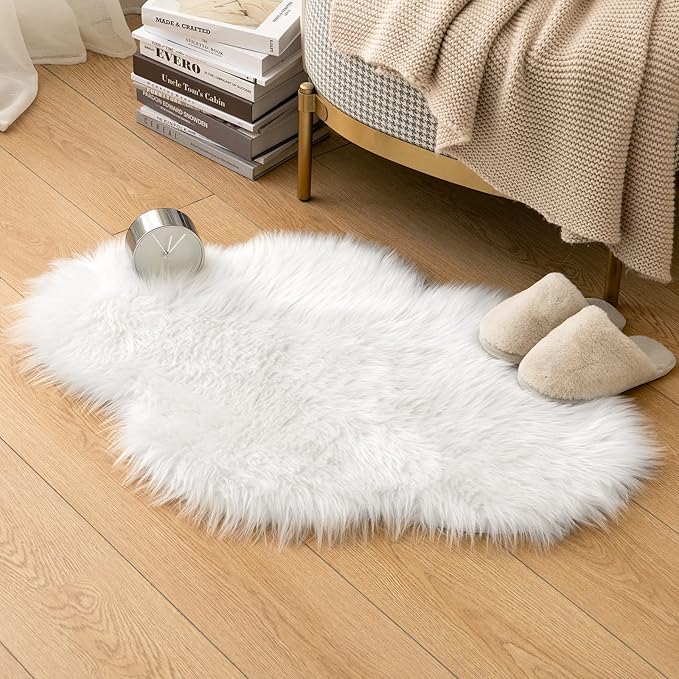 MIULEE Fluffy Rug Soft Shaggy Faux Fur Area Rug Luxury Plush Cloud Shape Carpet for Christmas Decor Bedroom Living Room Sofa Chair 2 x 3 Feet, White