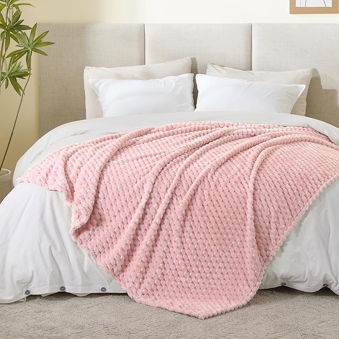 BEDELITE Fleece Blanket - 3D Jacquard Decorative Pink King Size Blankets for Bed, Soft and Cozy Warm Plush Fluffy Blanket All Seasons Suitable, 108x90Inches