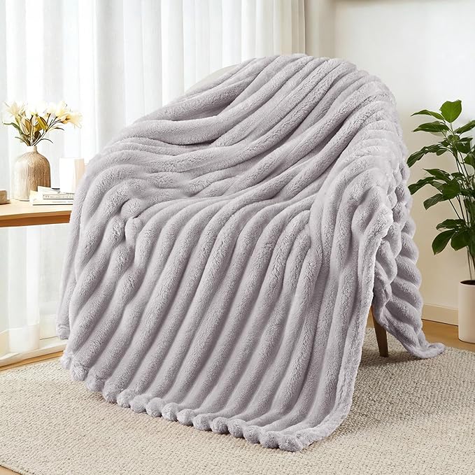 Exclusivo Mezcla Fleece Throw Blanket for Couch, Super Soft Striped Jacquard Bed Blanket, Lightweight Fuzzy Cozy for All Seasons, 50x60 Inches, Light Grey