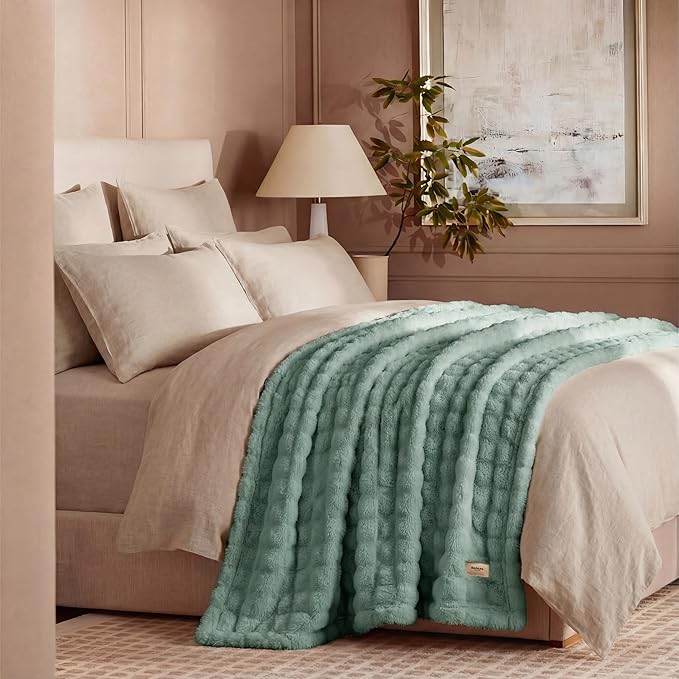 Bedsure 3D Fleece Bubble Blanket - GentleSoft Green King Blanket for Bed Sofa Room Decor - Luxury Soft Cozy Gifts for Kids, Lightweight, All Seasons, Sage Green, 108"×90"