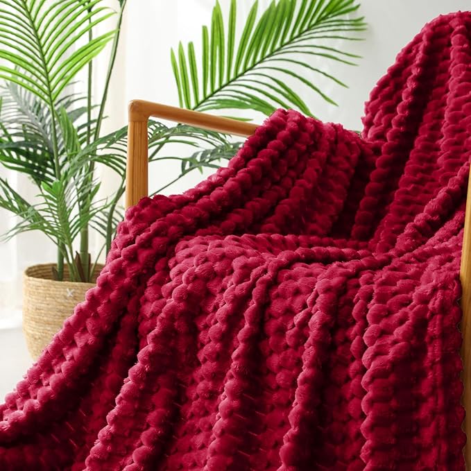 Exclusivo Mezcla Fleece King Blanket for Bed, Extra Large Fuzzy Deep Red Bed Blankets, Soft Cozy Plush Sofa Throws for All Seasons, 90x104 Inches