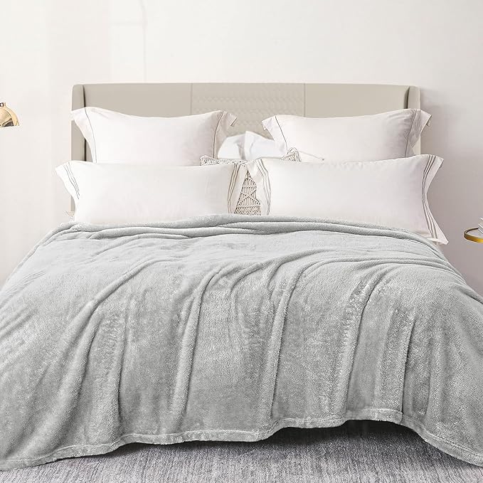 Exclusivo Mezcla Plush Fuzzy Fleece Bed Blanket Twin Size, Super Soft, Fluffy and Warm Blankets for Couch, Bed, All Season (Light Grey, 90x66 Inches)