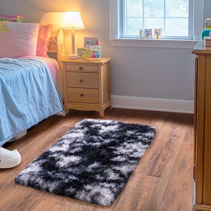 Small Rugs for Bedroom, Fluffy 2x3 Rug Throw Non Slip for Bedside Dorm Kids Room, Plush Comfy Shag Carpet for Home Decor Aesthetic, Black and White