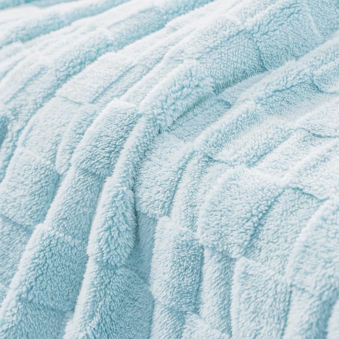 Exclusivo Mezcla King Size Flannel Fleece Blanket, Super Soft and Warm Lightweight Checkered Pattern Blankets for All Seasons, 90x104 Inches, Light Blue