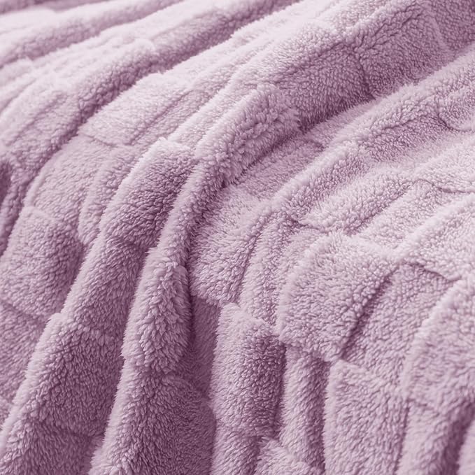 Exclusivo Mezcla Fleece Throw Blanket for Couch,Super Soft and Warm Lightweight Checkered Pattern Blanket for All Seasons, 50x60 Inches, Light Purple