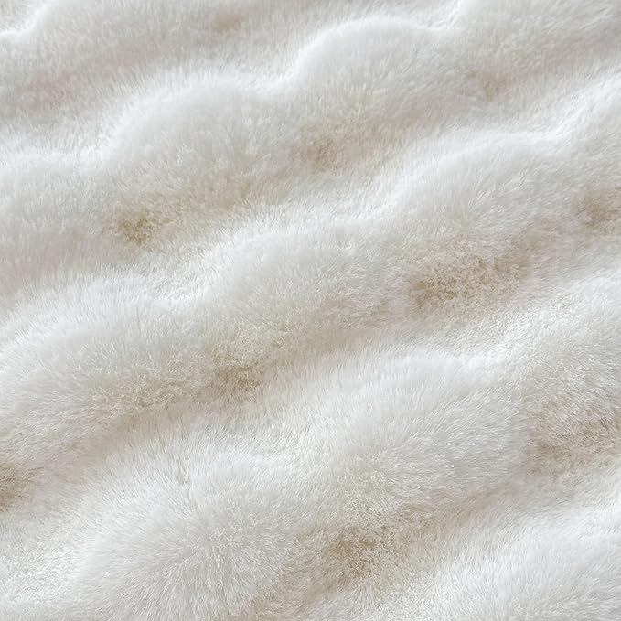 White Rabbit Plush Rug 2'x3', Fluffy Faux Fur Shaggy Area Rug for Nursery, Kids Room Decor, Soft Fuzzy Carpet for Living Room, Bedroom, Teen Girls Room