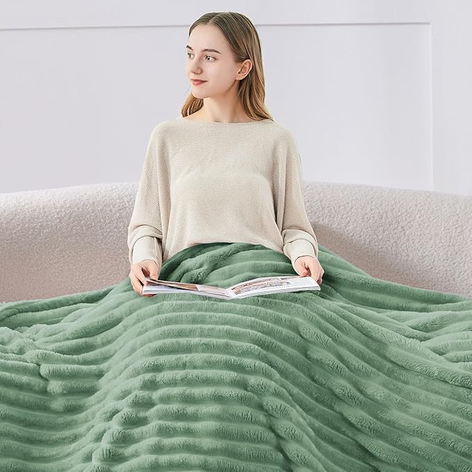 BEDELITE Fleece Throw Blanket for Couch - 300GSM Soft & Warm Fluffy Green Blanket, Decorative and Giftable Striped Blankets for Women, Men, 50"x70"