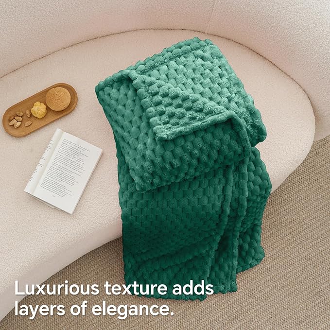 BEDELITE Fleece Throw Blanket for Couch & Bed - 3D Jacquard Decorative Dark Green Blanket, Super Soft and Cozy Warm Fuzzy Blanket All Seasons Suitable, 60x80Inches