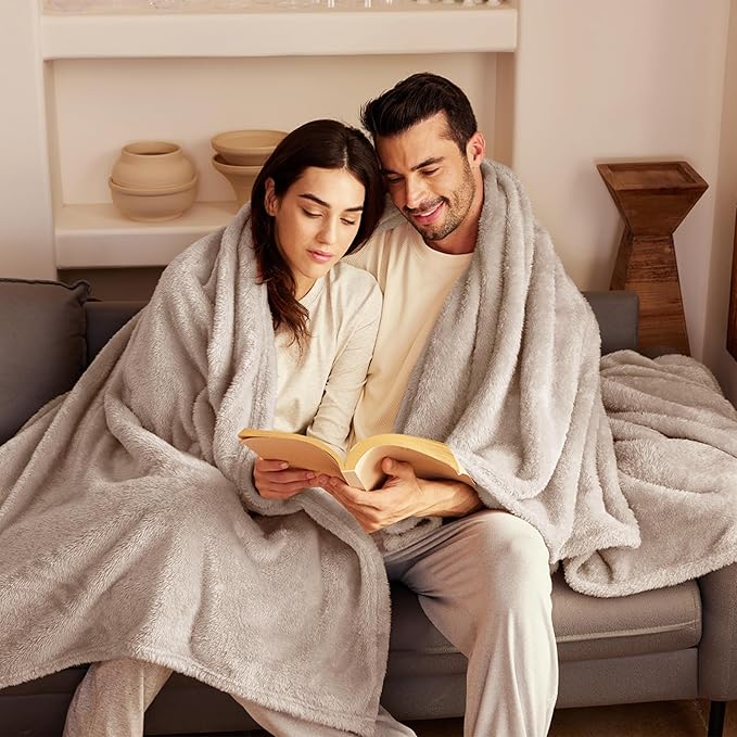 Exclusivo Mezcla Plush Fuzzy Fleece Throw Blanket Extra Large, Super Soft, Fluffy and Warm Blankets for Couch, Bed, All Season (Camel, 50x70 inches)