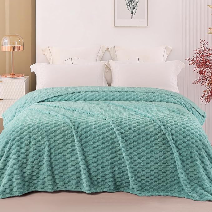 Exclusivo Mezcla Fleece King Blanket for Bed, Extra Large Fuzzy Celadon Bed Blankets, Soft Cozy Plush Sofa Throws for All Seasons, 90x104 Inches