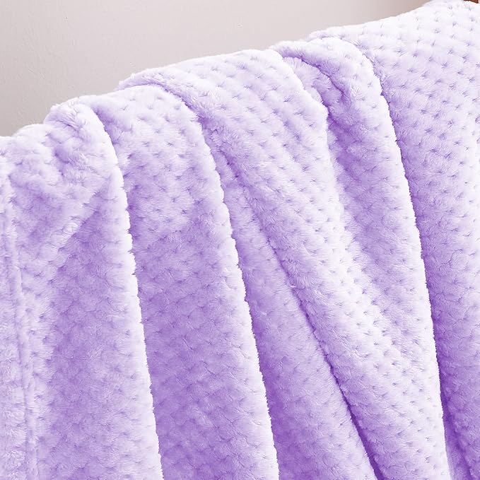 Exclusivo Mezcla Fleece Throw Blanket, Super Soft and Warm Blankets for Couch, Sofa and Bed Waffle Textured, Cozy, Fuzzy and Lightweight (Light Purple, 40x50 Inches)