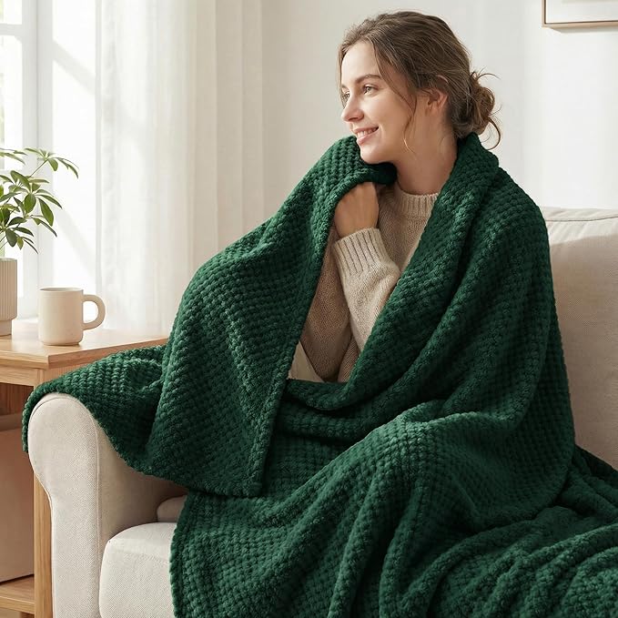 Exclusivo Mezcla Fleece Throw Blanket Extra Large, Super Soft and Warm Blankets for Couch, Sofa and Bed Waffle Textured, Cozy, Fuzzy and Lightweight (Forest Green, 50x70 Inches)