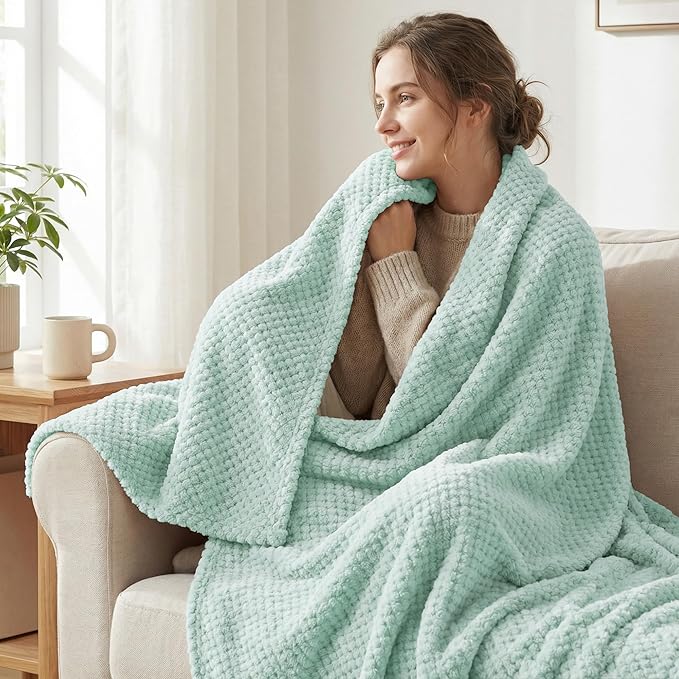 Exclusivo Mezcla Fleece Throw Blanket Extra Large, Super Soft and Warm Blankets for Couch, Sofa and Bed Waffle Textured, Cozy, Fuzzy and Lightweight (Mint Green, 50x70 Inches)