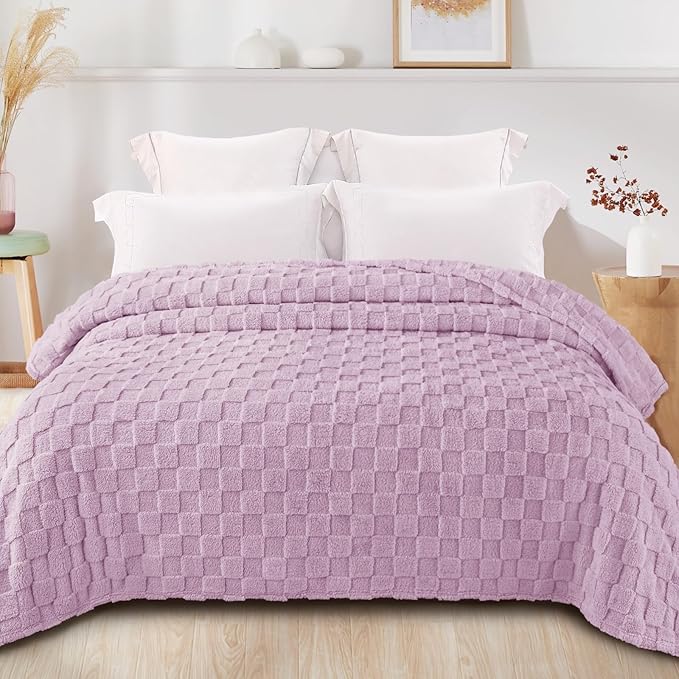Exclusivo Mezcla King Size Flannel Fleece Blanket, Super Soft and Warm Lightweight Checkered Pattern Blanket for All Seasons, 90x104 Inches, Light Purple