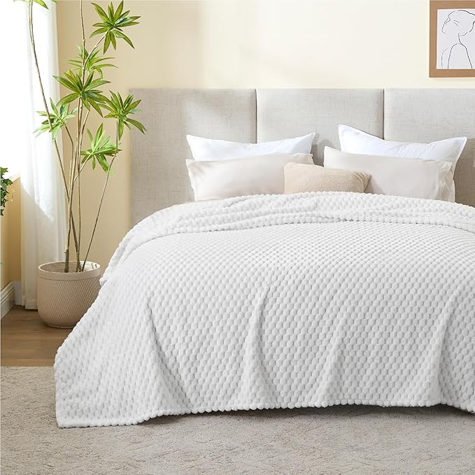 BEDELITE Fleece Blanket, Large King Size for Bed, 3D Jacquard Decorative White Fuzzy Blanket, Soft and Cozy Warm Plush Fluffy Throw All Seasons Suitable, 108x90Inches