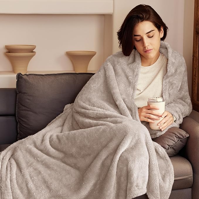 Exclusivo Mezcla Plush Fuzzy Fleece Throw Blanket Extra Large, Super Soft, Fluffy and Warm Blankets for Couch, Bed, All Season (Camel, 50x70 inches)
