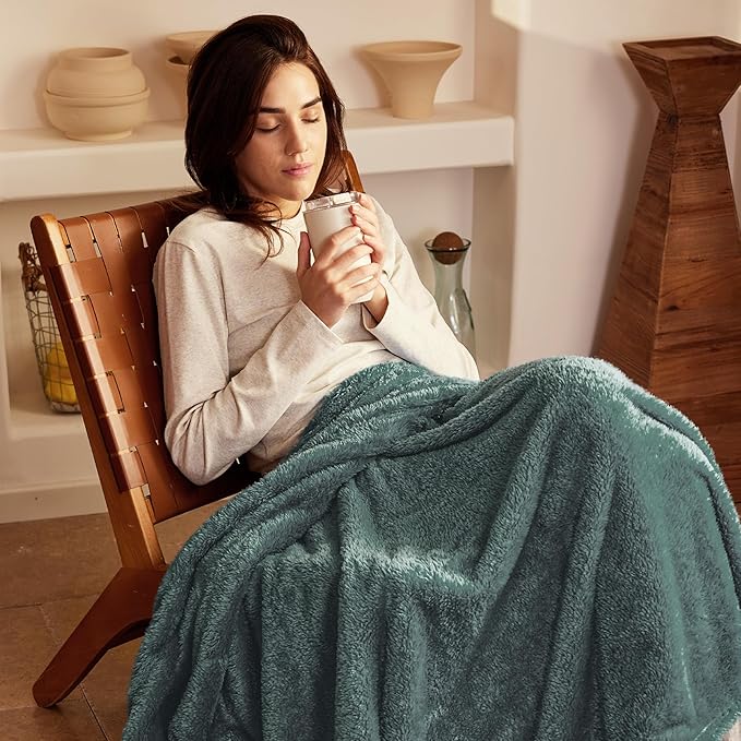 Exclusivo Mezcla Plush Fuzzy Fleece Bed Blanket King Size, Super Soft, Fluffy and Warm Blankets for Couch, Bed, All Season (Celadon, 90x104 inches)