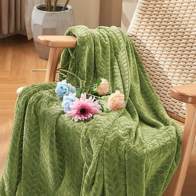 inhand Sage Green Fleece Queen Blanket for Bed, Super Soft Flannel Cozy Blankets for Adults, Lightweight Leaves Pattern Fuzzy Blanket for Office,Warm Plush Blankets for All Season, 90x90 Inches