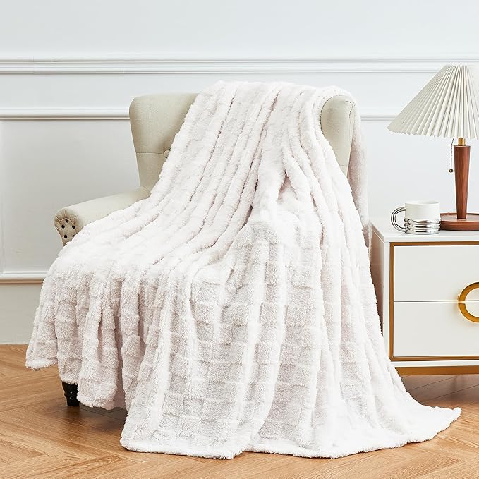 Aganear Flannel Throw Blanket - Cozy Soft Lightweight Fuzzy Checkered Throw Blanket for Women Portable Throw Blankets for Couch, Warm Present for Birthday, Christmas(50"x70", Cream White)