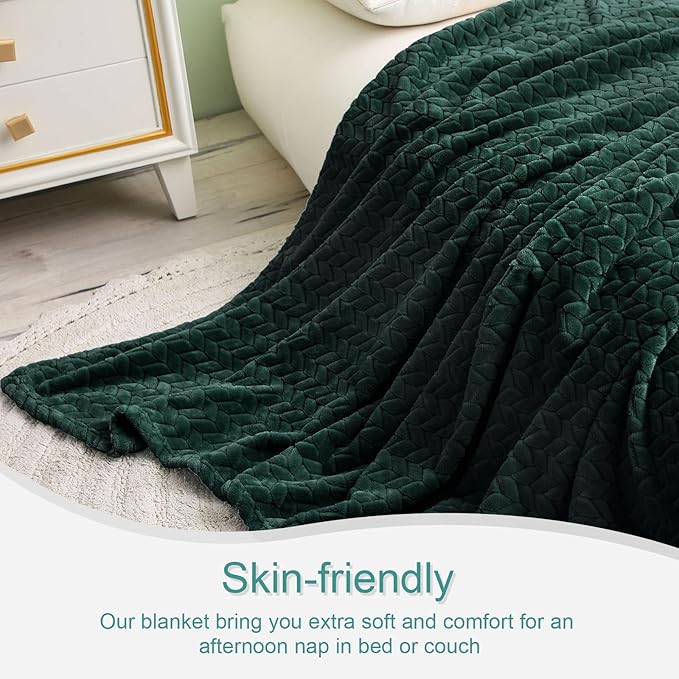 Exclusivo Mezcla Fleece Throw Blanket for Couch and Bed, 50x70 Inches Soft Cozy Jacquard Flannel Blankets, Lightweight Fuzzy Plush Warm Throws for Women, Forest Green