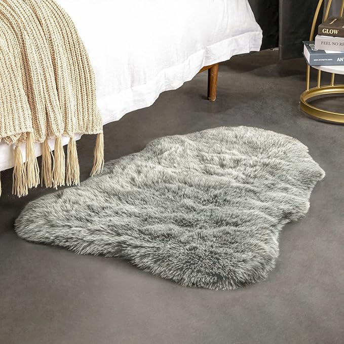 Ashler HOME DECO Soft Fox Faux Fur Chair Couch Cover Area Rug for Bedroom Floor Sofa Living Room Green White 2 x 2.8 ft