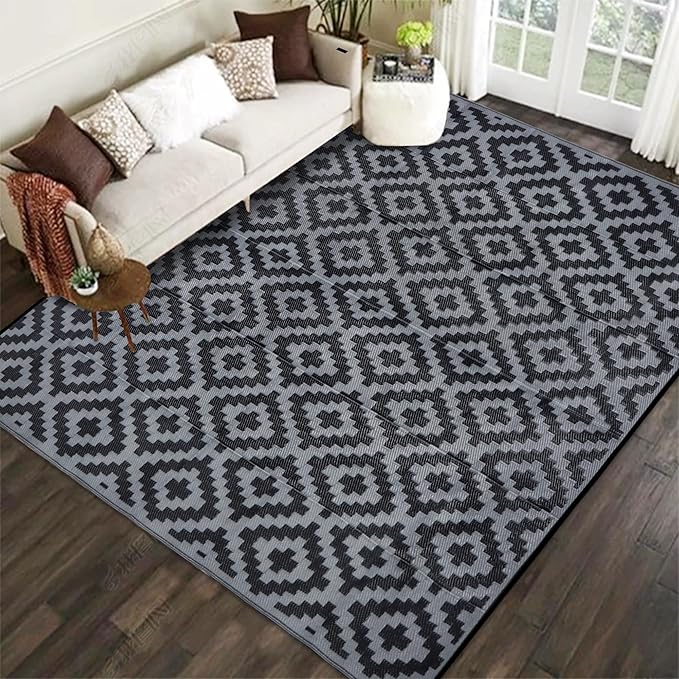 Outdoor Rug, 8 x 8 Ft Reversible Polypropylene in Black and Grey Lattice