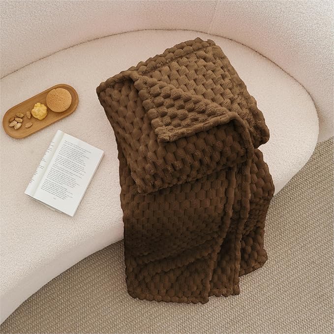BEDELITE Fleece Blanket - 3D Jacquard Decorative Brown Throw Blankets for Couch & Bed, Soft and Cozy Warm Plush Fluffy Blanket All Seasons Suitable, 50x70Inches