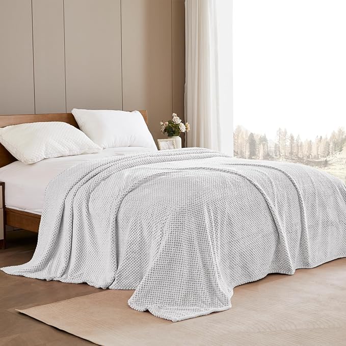 Exclusivo Mezcla Fleece Throw Blanket Extra Large, Super Soft and Warm Blankets for Couch, Sofa and Bed Waffle Textured, Cozy, Fuzzy and Lightweight (Heather Light Grey, 50x70 Inches)