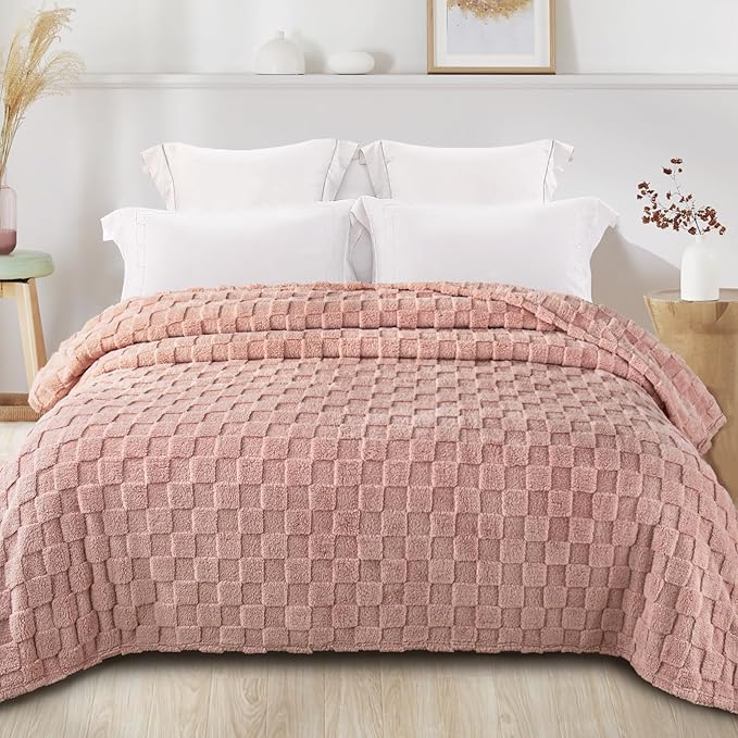 Exclusivo Mezcla King Size Flannel Fleece Blanket, Super Soft and Warm Lightweight Checkered Pattern Blankets for All Seasons, 90x104 Inches, Pink