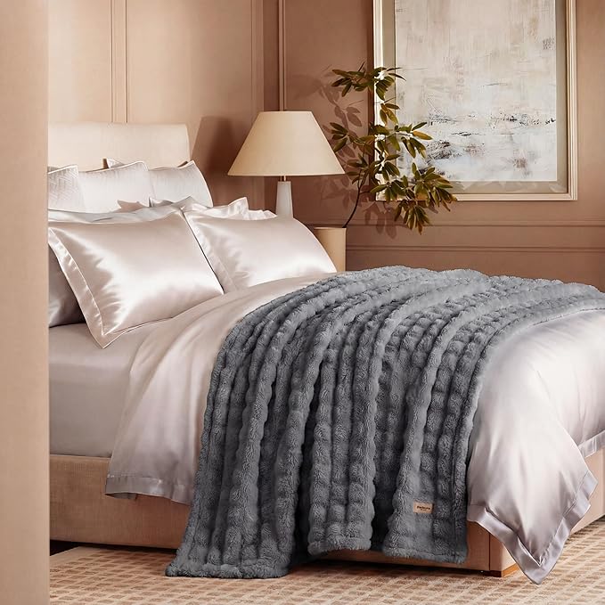 Bedsure 3D Fleece Bubble Blanket - GentleSoft Grey King Blanket for Bed Sofa Room Decor - Luxury Soft Cozy Gifts for Kids, Lightweight, All Seasons, Grey, 108"×90"