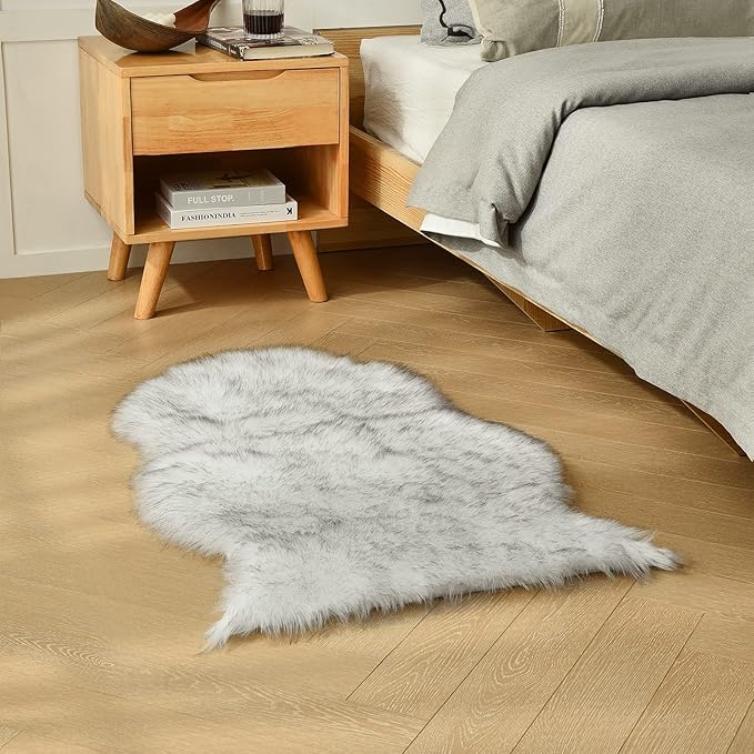 duduta White Black Faux Sheepskin Throw Rug 2x3 ft, Fluffy Shag Fur Chair Cover Small Bedside Dorm Rug Non Slip Machine Washable