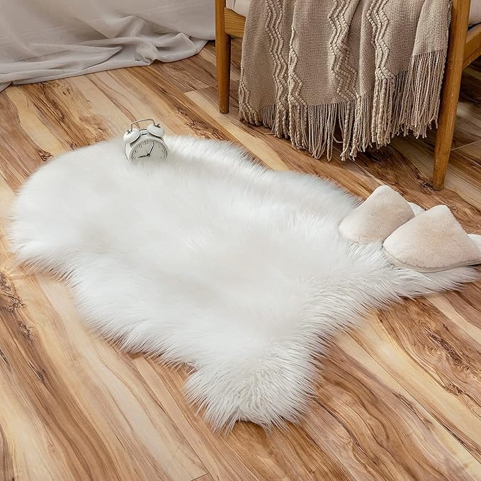 MIULEE Luxury Super Soft Fluffy Area Rug Faux Fur Sheepskin Rug Decorative Christmas Plush Shaggy Carpet for Bedside Sofa Floor Nursery 2 x 3 Feet, White