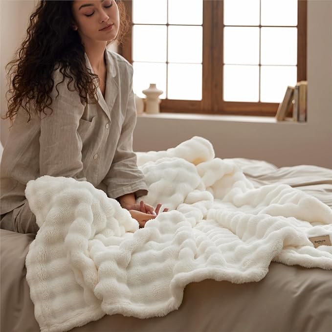 Bedsure 3D Fleece Bubble Blanket for Couch - GentleSoft White Spring Throw Blanket for Sofa Bed Room Decor - Luxury Soft Cozy Blanket Gifts for Kids, Lightweight, Off White, 50"×60"