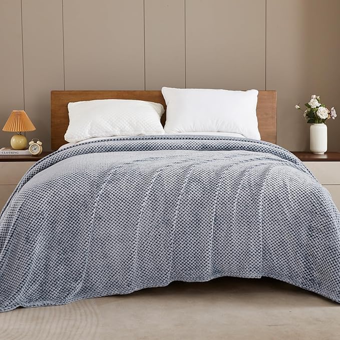 Exclusivo Mezcla Fleece Bed Blanket Queen Size, Super Soft and Warm Blankets for Couch, Sofa and Bed Waffle Textured, Cozy, Fuzzy and Lightweight (Heather Navy Blue, 90x90 Inches)