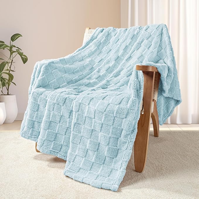 Exclusivo Mezcla Fleece Throw Blanket for Couch,Super Soft and Warm Lightweight Checkered Pattern Blankets for All Seasons, 50x60 Inches, Light Blue