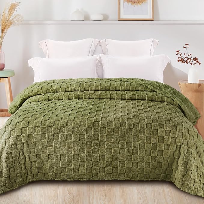 Exclusivo Mezcla Queen Size Flannel Fleece Blanket, Super Soft and Warm Lightweight Checkered Pattern Blankets for All Seasons, 90x90 Inches, Olive Green