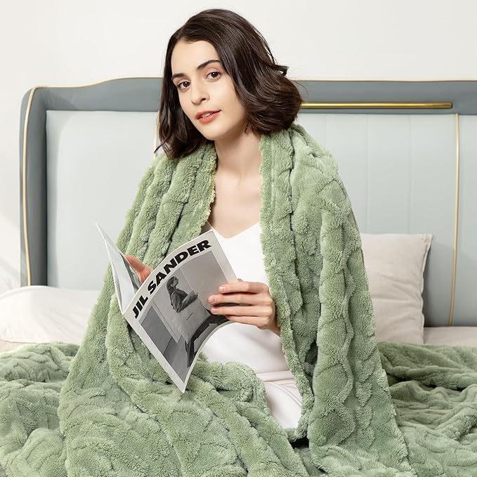 Aganear Flannel Throw Blanket - Cozy Soft Lightweight Fuzzy Blanket for Women Portable Throw Blankets for Couch, Warm Present for Birthday, Christmas, Halloween, Housewarming(50"x60", Sage Green)