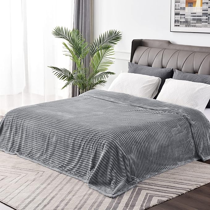 BEDELITE Fleece Throw Blanket for Couch – 3D Ribbed Jacquard Soft and Warm Decorative Fuzzy Blanket – Cozy, Fluffy, Plush Lightweight Gray Throw Blankets for Bed, Sofa, 84x90 inches