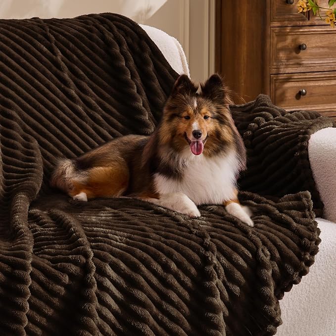 BEDELITE Fleece Blanket Twin Size – 3D Ribbed Jacquard Soft and Warm Decorative Fuzzy Blankets – Cozy, Fluffy, Plush Lightweight Throw Blankets for Couch, Bed, Sofa(Dark Brown, 60x80 inches)