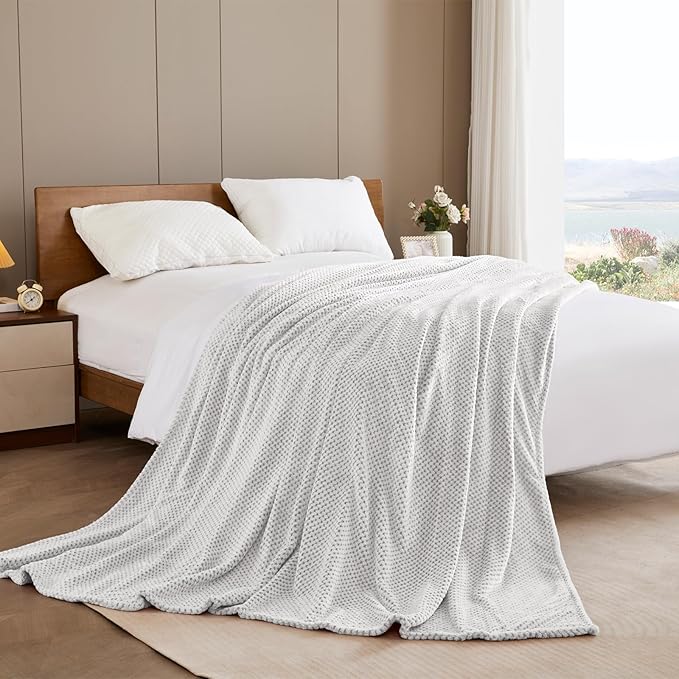 Exclusivo Mezcla Fleece Throw Blanket Extra Large, Super Soft and Warm Blankets for Couch, Sofa and Bed Waffle Textured, Cozy, Fuzzy and Lightweight (Heather Light Grey, 50x70 Inches)
