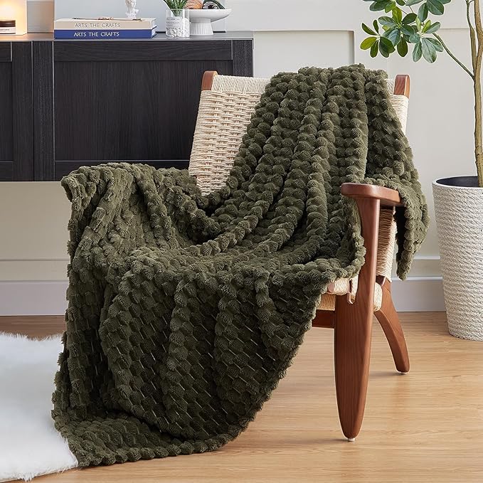 EXQ Home Fleece Blanket Throw XL for Couch or Bed - 3D Imitation Turtle Shell Jacquard Decorative Blankets - Cozy Soft Fuzzy Flannel Blanket Suitable for All Seasons(50"×70",Moss Green)