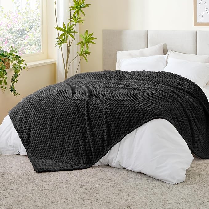 BEDELITE Fleece Blanket - 3D Jacquard Decorative Black Queen Size Blankets for Bed, Soft and Cozy Warm Plush Fluffy Blanket All Seasons Suitable, 90x90Inches