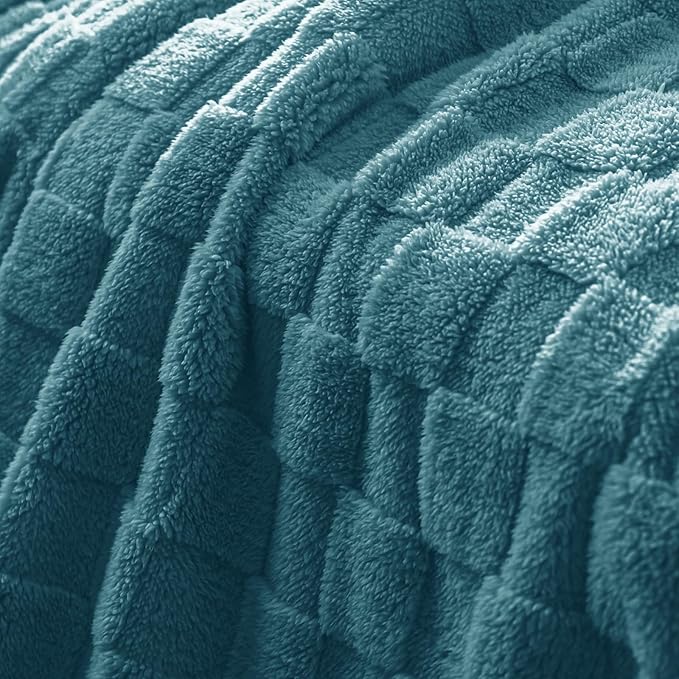 Exclusivo Mezcla King Size Flannel Fleece Blanket, Super Soft and Warm Lightweight Checkered Pattern Blanket for All Seasons, 90x104 Inches, Slate Blue