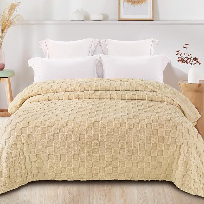 Exclusivo Mezcla King Size Flannel Fleece Blanket, Super Soft and Warm Lightweight Checkered Pattern Blankets for All Seasons, 90x104 Inches, Beige